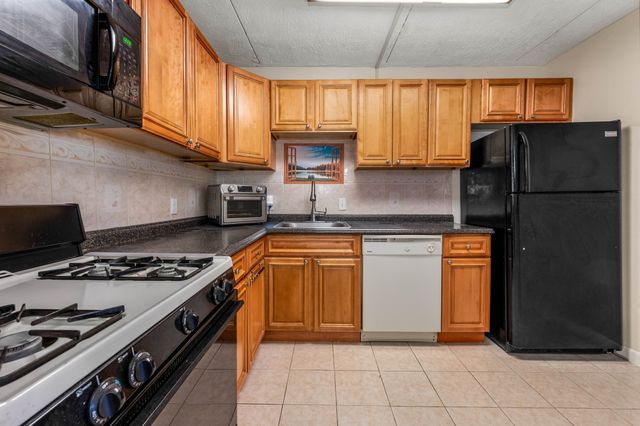 43 Mccormick Ter 53, Stoughton, MA 02072