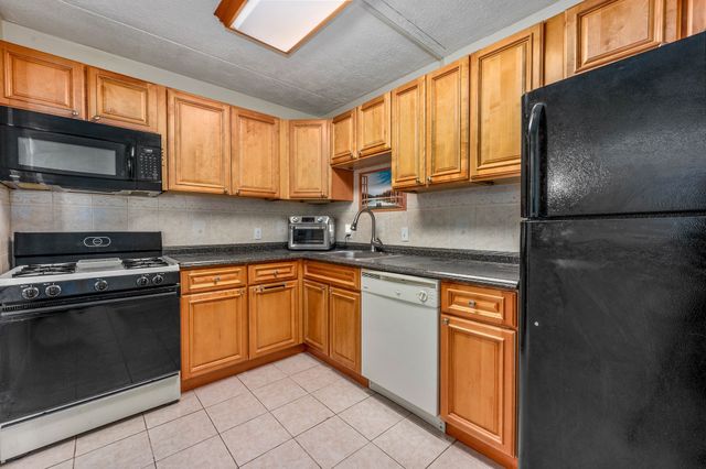 43 Mccormick Ter 53, Stoughton, MA 02072