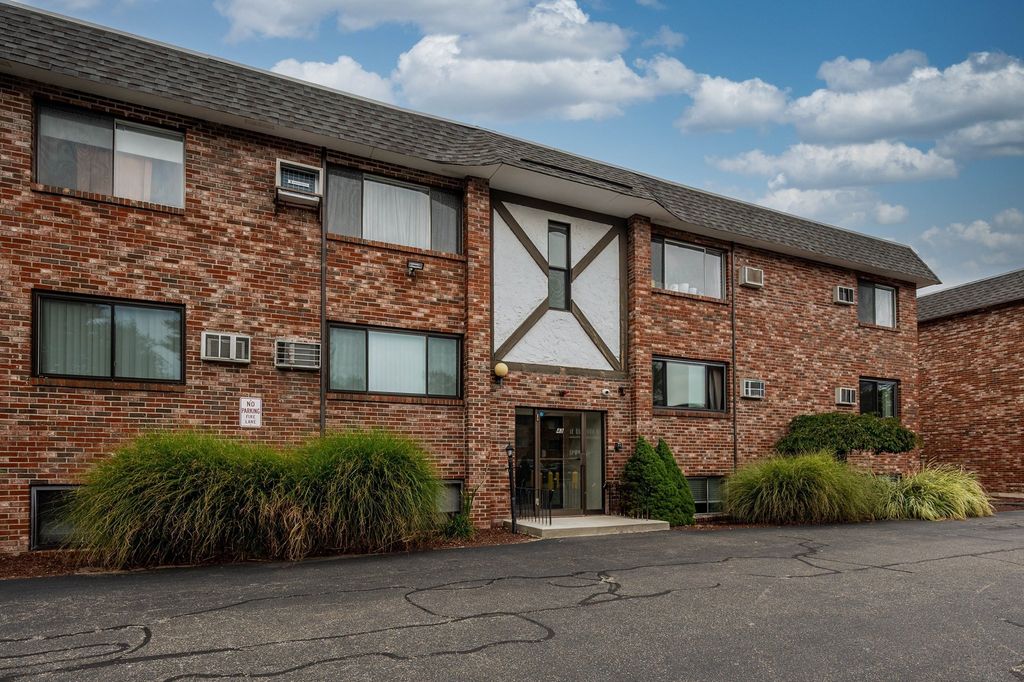 43 Mccormick Ter 53, Stoughton, MA 02072