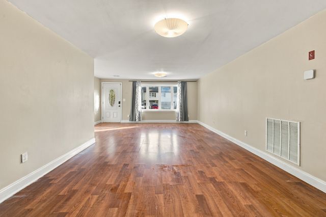19 Waleco Rd, Brockton, MA 02302