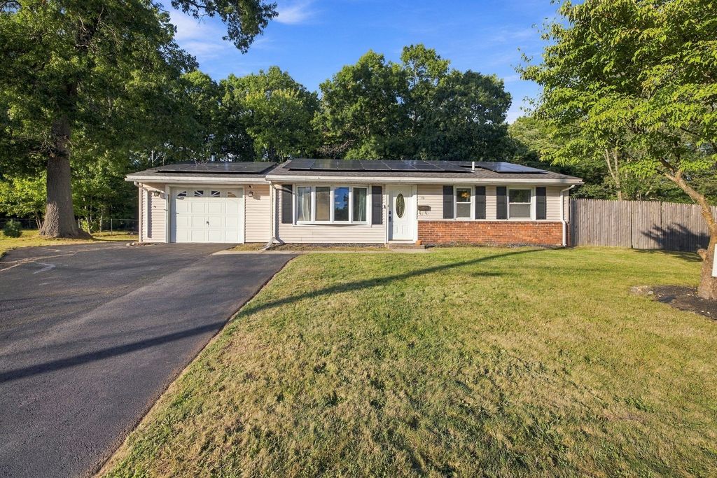 19 Waleco Rd, Brockton, MA 02302