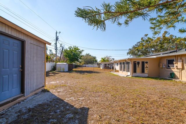 1901 WINCHESTER ROAD N, St Petersburg, FL 33710