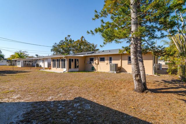 1901 WINCHESTER ROAD N, St Petersburg, FL 33710