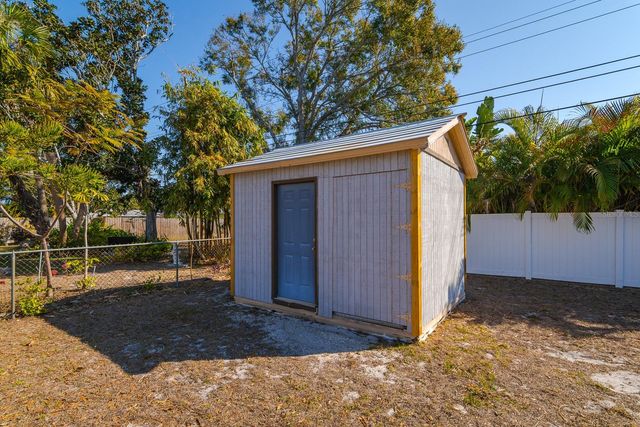 1901 WINCHESTER ROAD N, St Petersburg, FL 33710