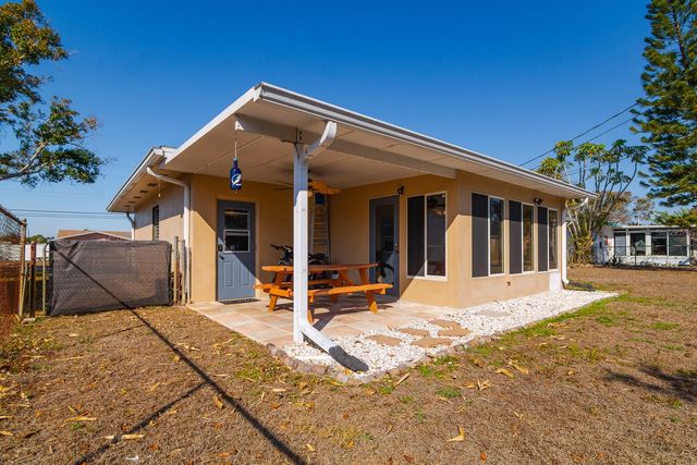 1901 WINCHESTER ROAD N, St Petersburg, FL 33710