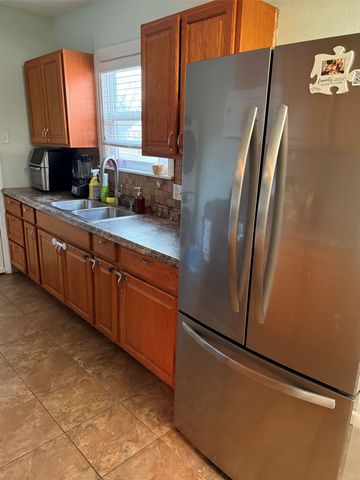 228 E Boyd Avenue, Bonham, TX 75418