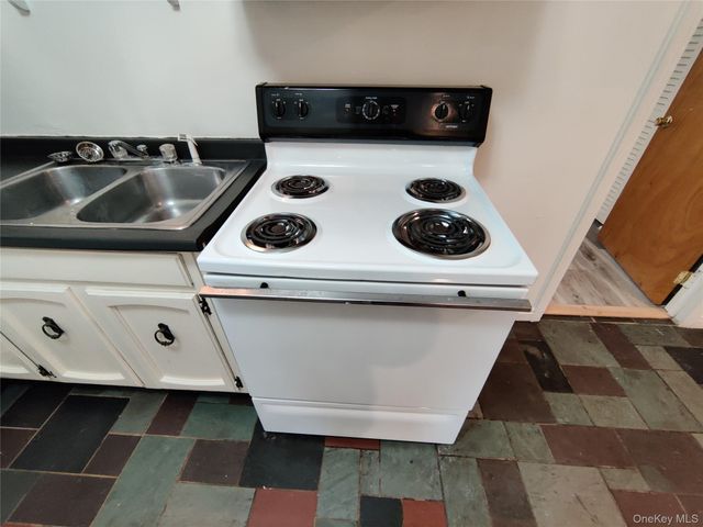 81 Vineyard Avenue 81C, Highland, NY 12528