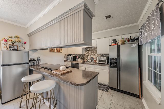 623 Ridgeline Drive, Hurst, TX 76053