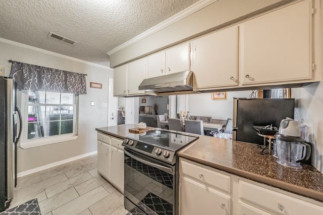 623 Ridgeline Drive, Hurst, TX 76053