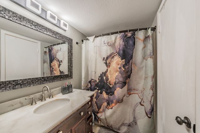 623 Ridgeline Drive, Hurst, TX 76053