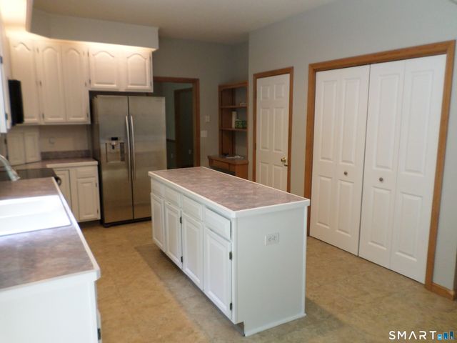 48 Brookview Circle, Manchester, CT 06040