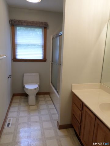 48 Brookview Circle, Manchester, CT 06040