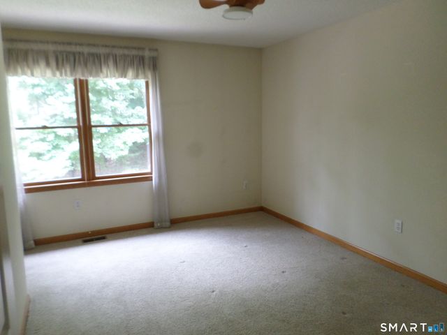 48 Brookview Circle, Manchester, CT 06040