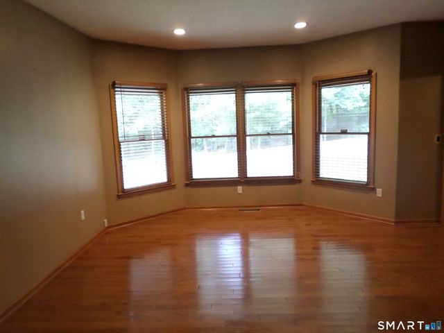 48 Brookview Circle, Manchester, CT 06040