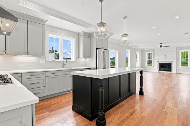 36 Ferullo Drive, Woburn, MA 01801