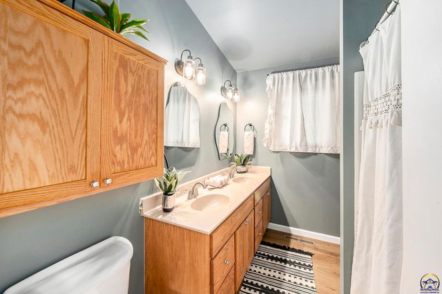 3029 SW Arnold AVE, Topeka, KS 66614