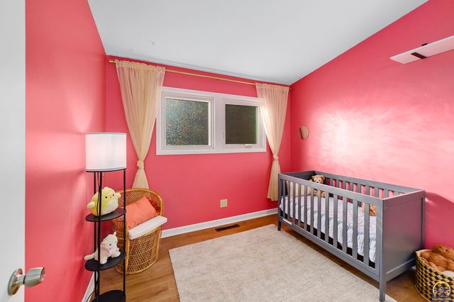 3029 SW Arnold AVE, Topeka, KS 66614