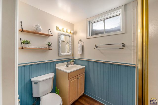 3029 SW Arnold AVE, Topeka, KS 66614