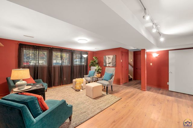 3029 SW Arnold AVE, Topeka, KS 66614