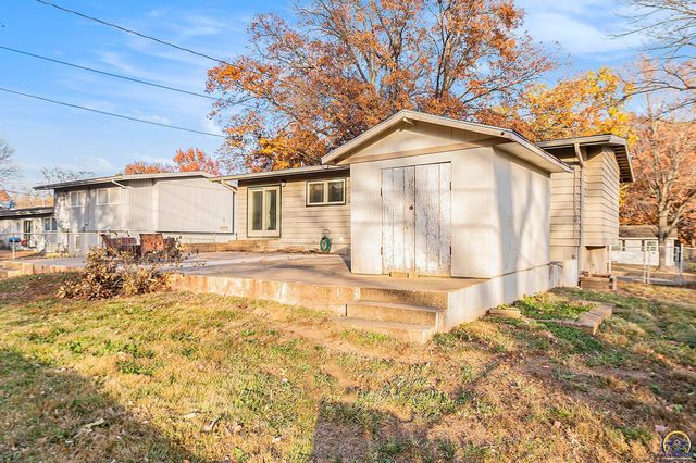 3029 SW Arnold AVE, Topeka, KS 66614