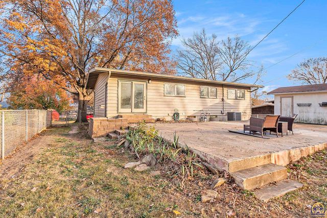 3029 SW Arnold AVE, Topeka, KS 66614