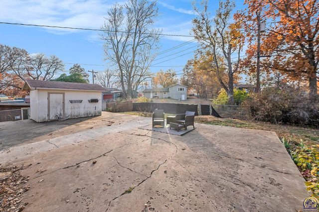 3029 SW Arnold AVE, Topeka, KS 66614