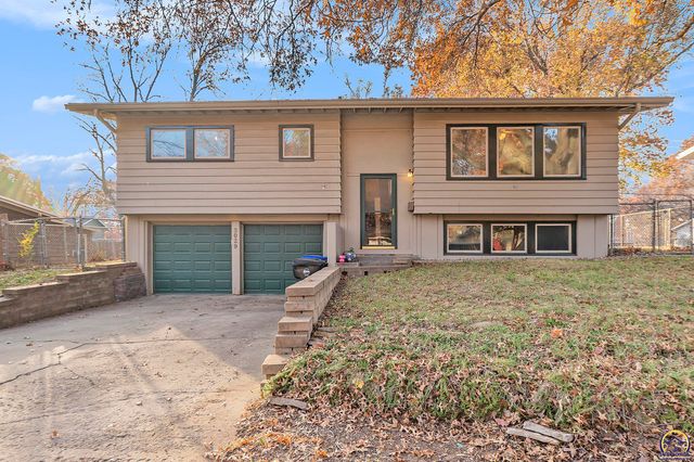 3029 SW Arnold AVE, Topeka, KS 66614