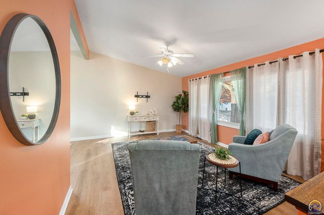 3029 SW Arnold AVE, Topeka, KS 66614