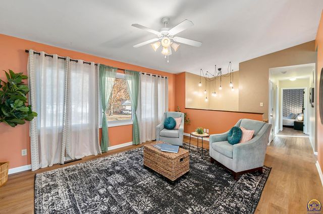 3029 SW Arnold AVE, Topeka, KS 66614