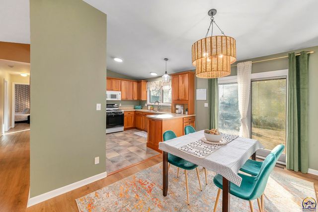 3029 SW Arnold AVE, Topeka, KS 66614