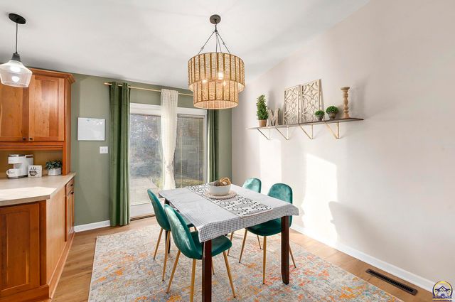 3029 SW Arnold AVE, Topeka, KS 66614