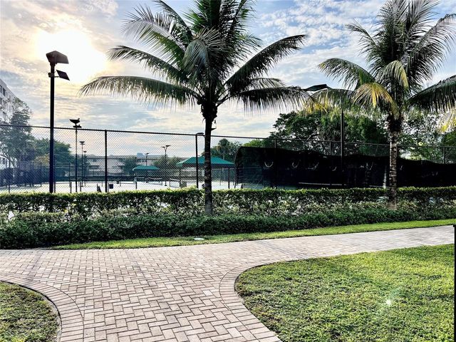981 Hillcrest Court 306, Hollywood, FL 33021