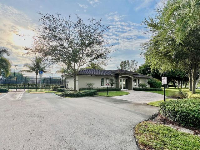 981 Hillcrest Court 306, Hollywood, FL 33021
