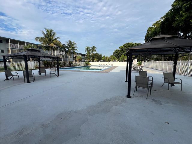 981 Hillcrest Court 306, Hollywood, FL 33021