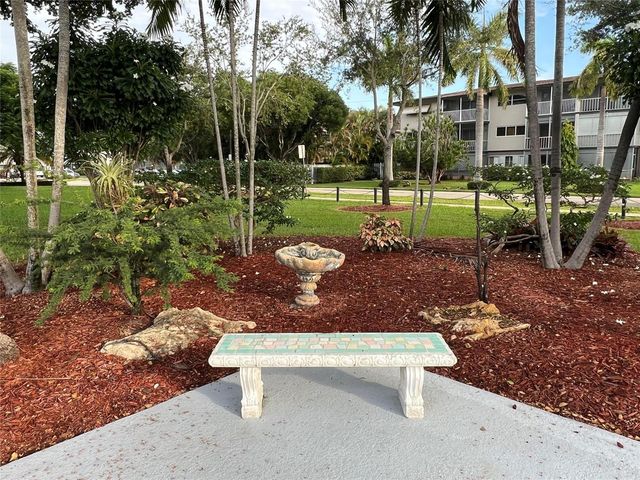 981 Hillcrest Court 306, Hollywood, FL 33021