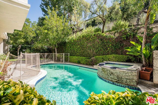 2370 Brookshire Lane, Los Angeles, CA 90077