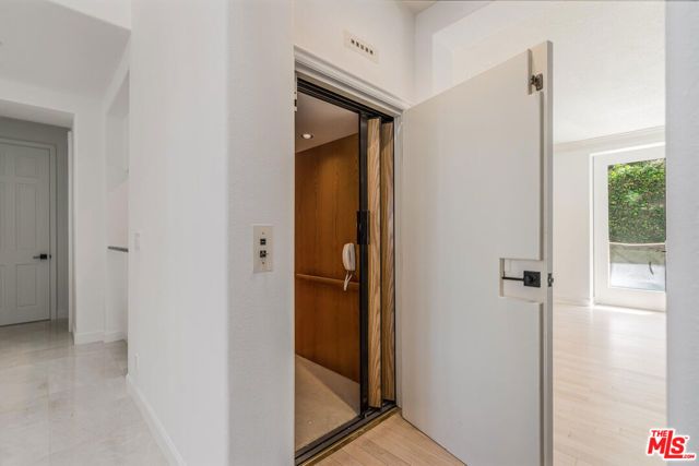 2370 Brookshire Lane, Los Angeles, CA 90077