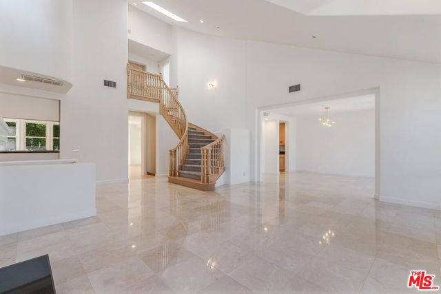 2370 Brookshire Lane, Los Angeles, CA 90077