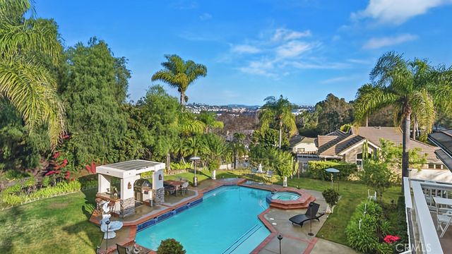 25641 Rapid Falls Road, Laguna Hills, CA 92653