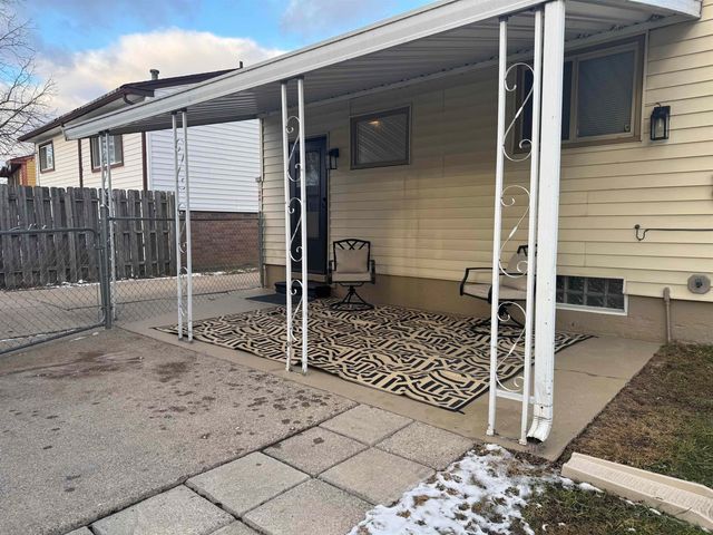 1728 Westchester, Westland, MI 48186