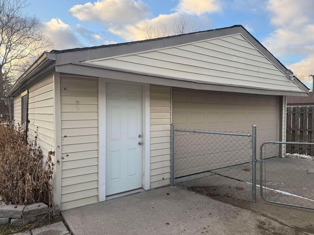 1728 Westchester, Westland, MI 48186