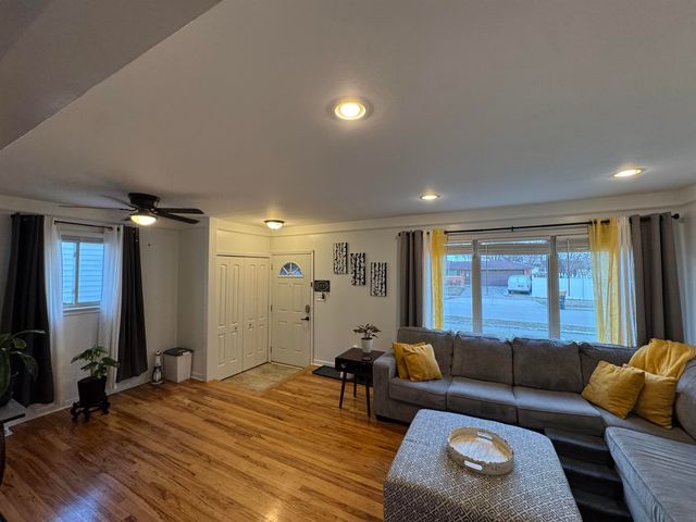 1728 Westchester, Westland, MI 48186