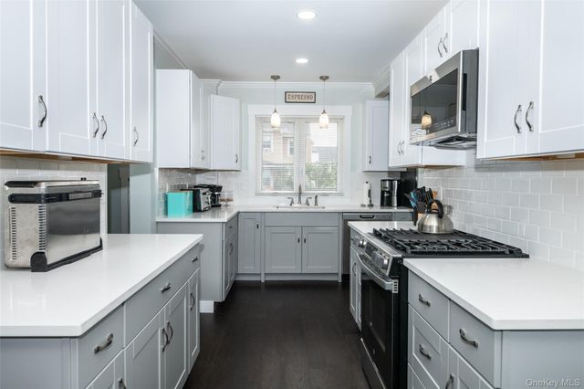 54 Ronalds Avenue, New Rochelle, NY 10801