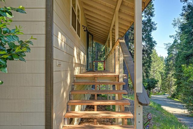 5415 Robert Rd, Pollock Pines, CA 95726