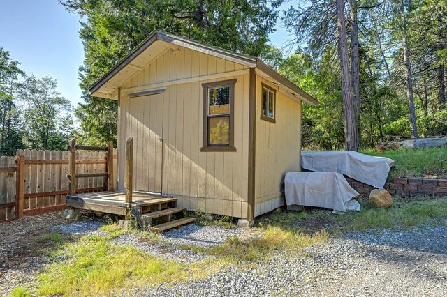 5415 Robert Rd, Pollock Pines, CA 95726