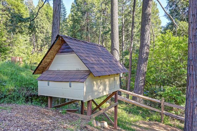5415 Robert Rd, Pollock Pines, CA 95726