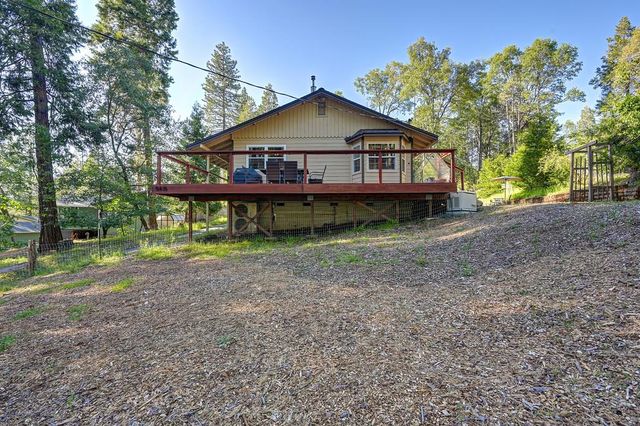 5415 Robert Rd, Pollock Pines, CA 95726