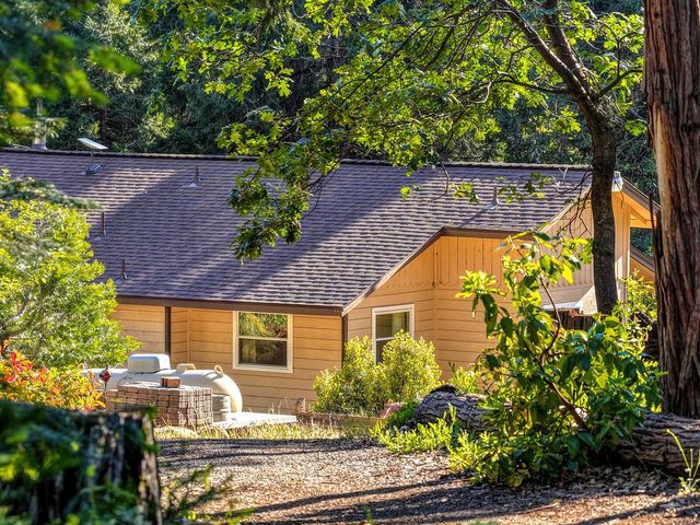 5415 Robert Rd, Pollock Pines, CA 95726