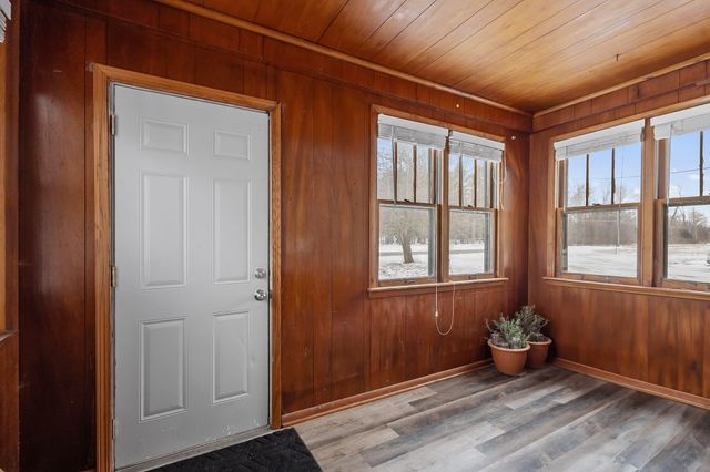 10040 N 1000 W, Demotte, IN 46310