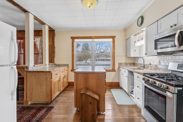 10040 N 1000 W, Demotte, IN 46310